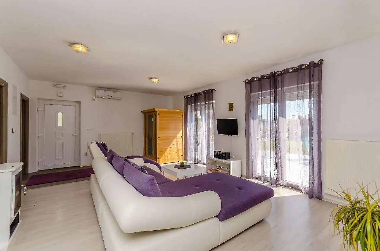 House Christine Villa Trogir 0*,